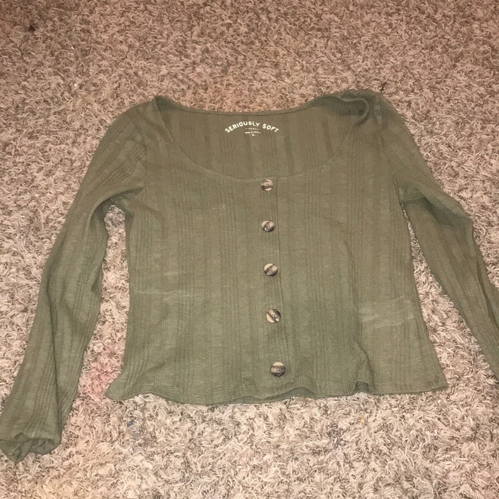 Cropped long sleeve shirt